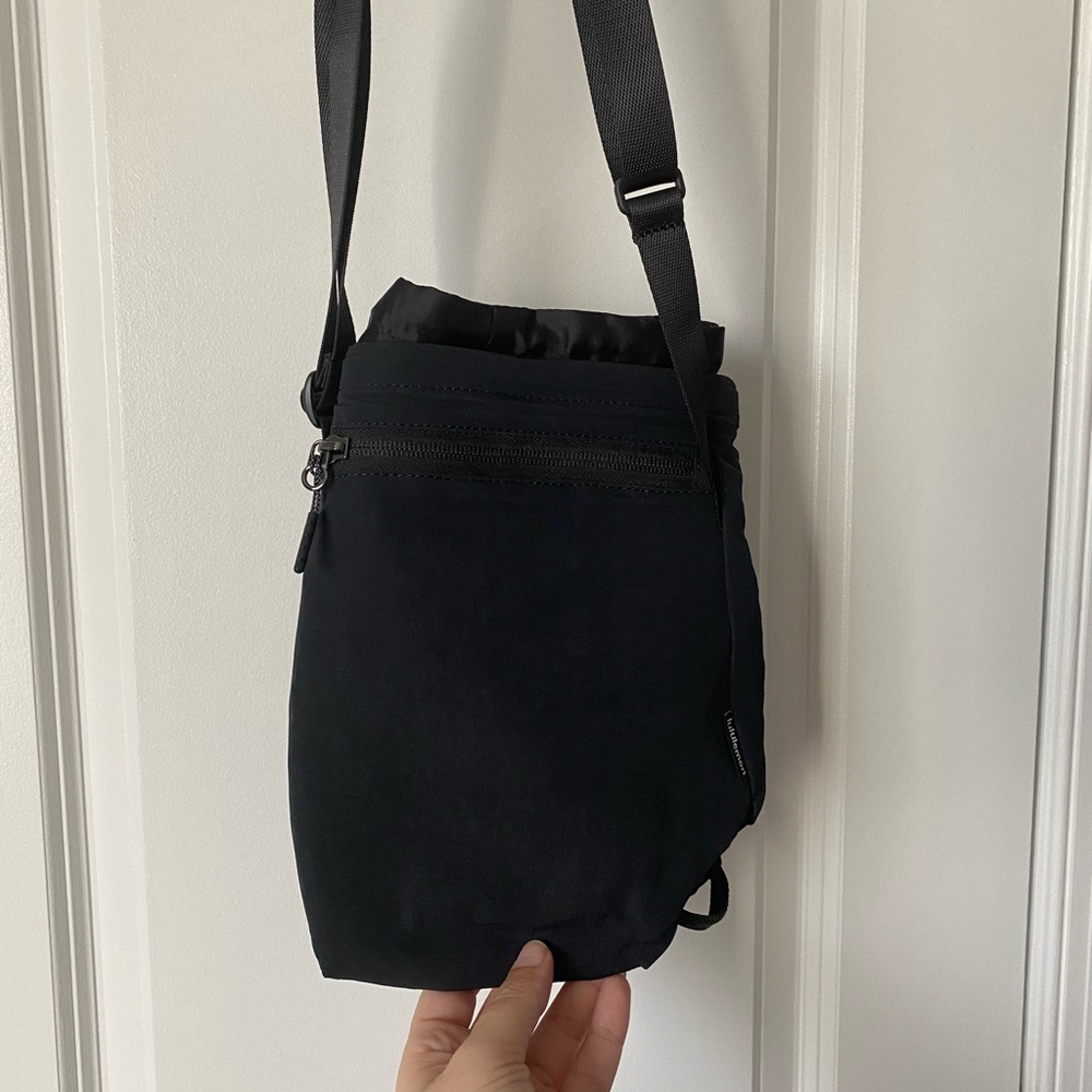 Lululemon NEW water bottle crossbody bag NWOT